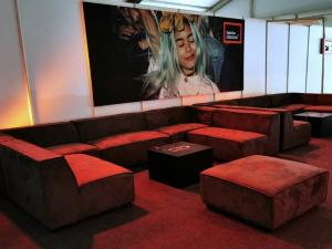 TUNE Stoffsofa Hocker 4